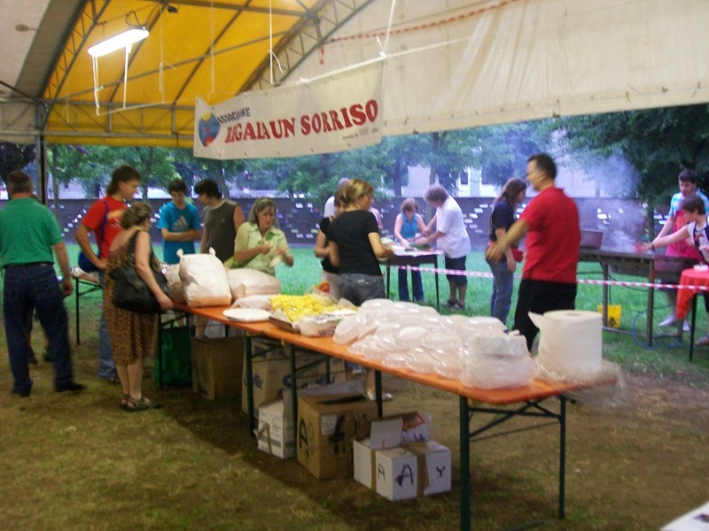 Seconda immagine tavolo distribuzione alimenti