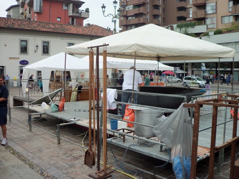 veduta del retro della pentola