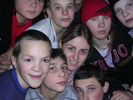 foto di gruppo di alcuni ragazzi ucraini